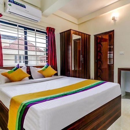 Itsy Hotels Rain Tulsi Stayz, Palarivattom Junction Kochi Luaran gambar