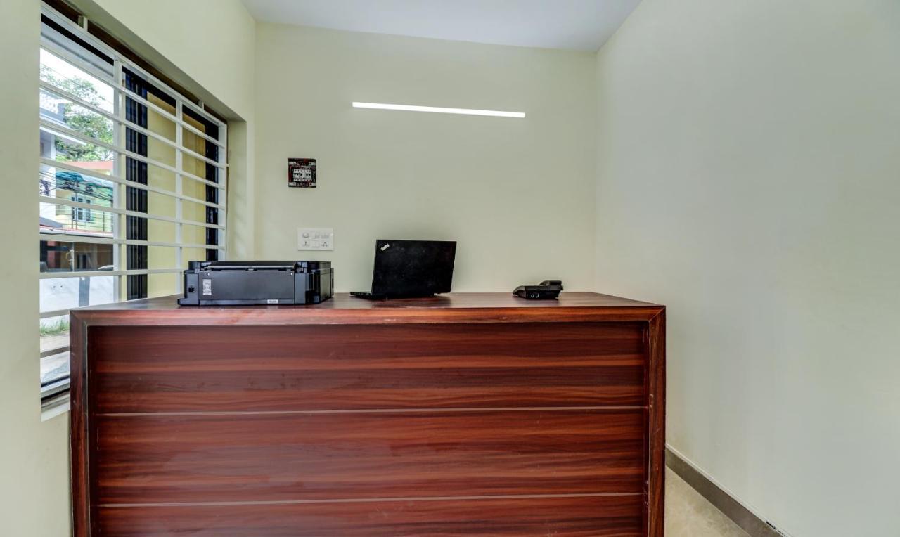 Itsy Hotels Rain Tulsi Stayz, Palarivattom Junction Kochi Luaran gambar